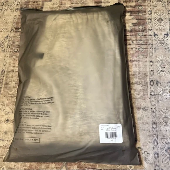 Fear of God Essentials Full Set, in Light Oatmeal, Size Medium, Unisex - Picture 12 of 15